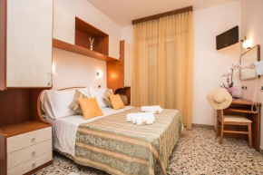 Отель Hotel Oregon  Римини